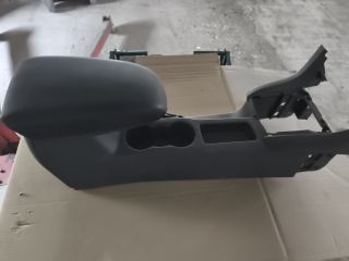 bontott FORD FOCUS II Könyöklő