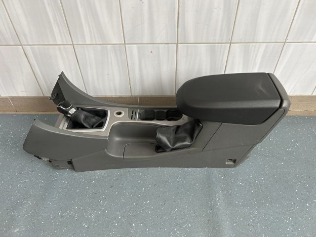 bontott FORD FOCUS II Könyöklő