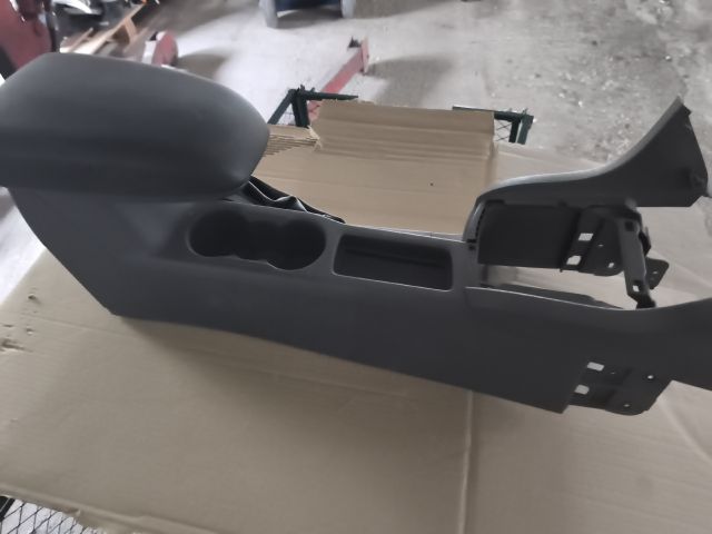 bontott FORD FOCUS II Könyöklő