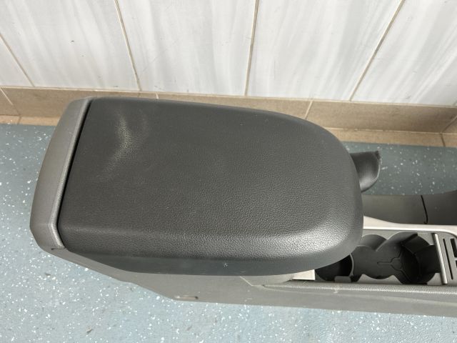 bontott FORD FOCUS II Könyöklő