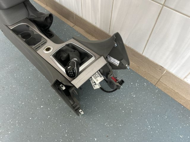 bontott FORD FOCUS II Könyöklő