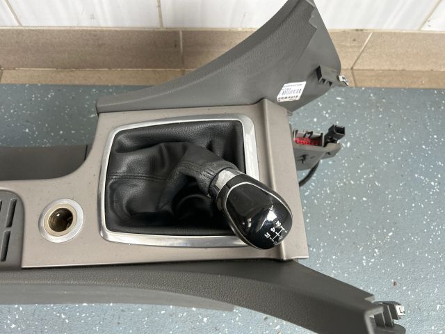 bontott FORD FOCUS II Könyöklő