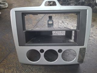 bontott FORD FOCUS II Középkonzol Keret