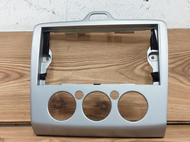 bontott FORD FOCUS II Középkonzol Keret