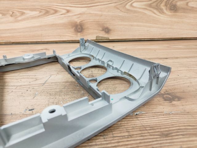 bontott FORD FOCUS II Középkonzol Keret