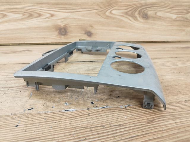 bontott FORD FOCUS II Középkonzol Keret