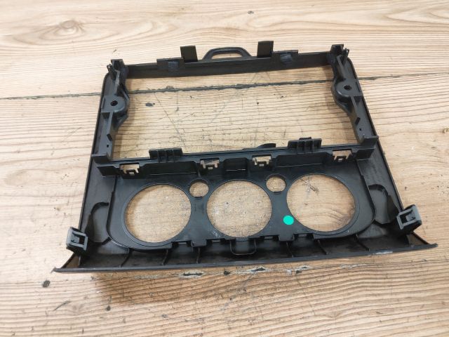 bontott FORD FOCUS II Középkonzol Keret