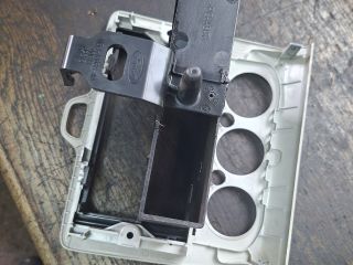 bontott FORD FOCUS II Középkonzol Keret