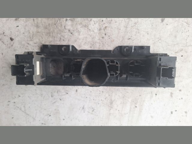 bontott FORD FOCUS II Középkonzol Vezérlő Panel