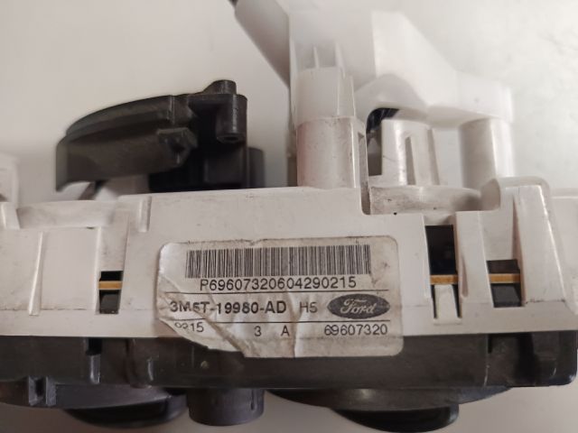 bontott FORD FOCUS II Középkonzol Vezérlő Panel