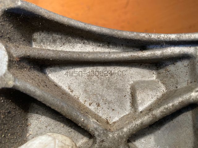 bontott FORD FOCUS II Motor Tartó Bak (Fém)