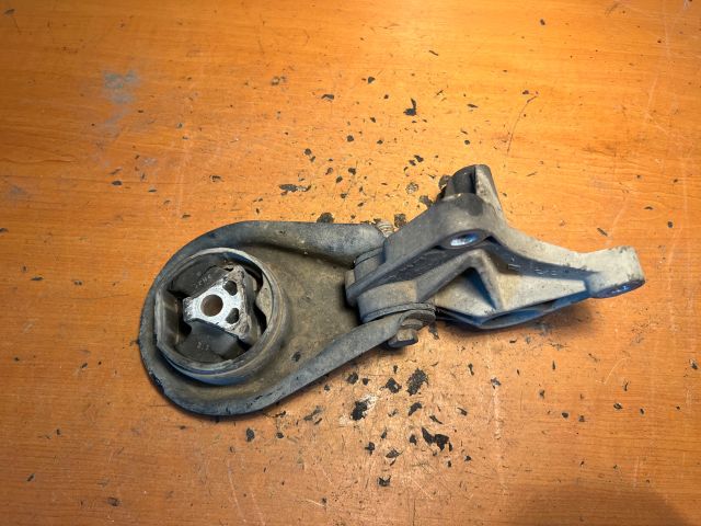 bontott FORD FOCUS II Motor Tartó Bak (Fém)