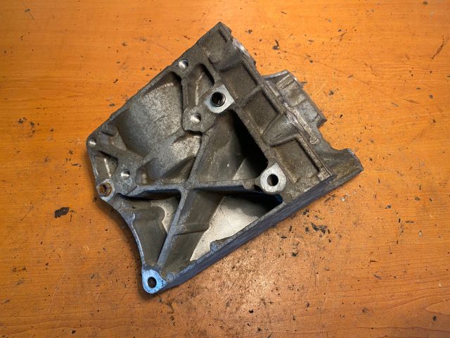 bontott FORD FOCUS II Motor Tartó Bak (Fém)