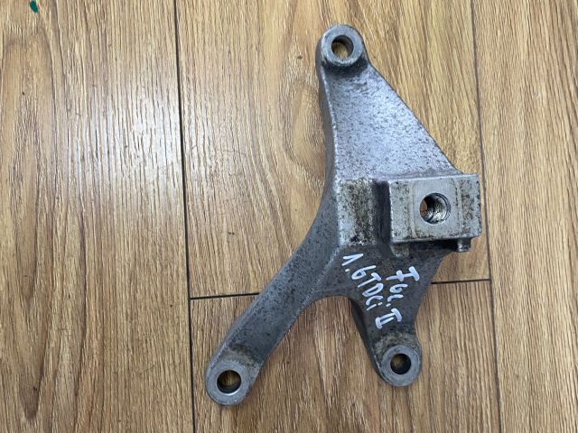 bontott FORD FOCUS II Motor Tartó Bak (Fém)