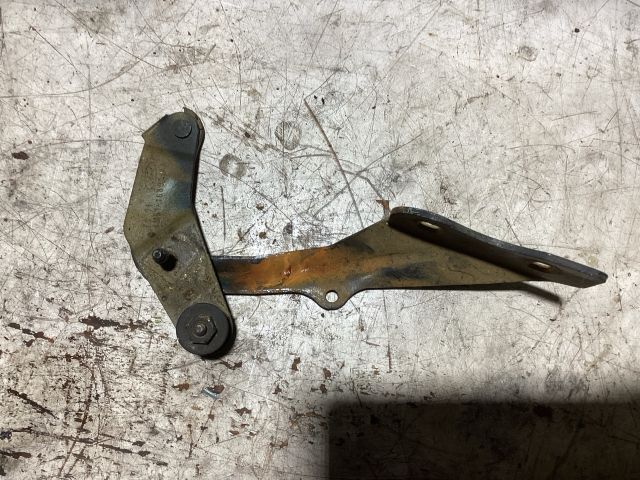 bontott FORD FOCUS II Motorháztető Bal Zsanér