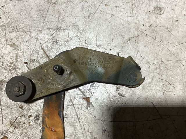 bontott FORD FOCUS II Motorháztető Bal Zsanér