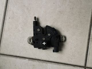 bontott FORD FOCUS II Motorháztető Zárszerkezet