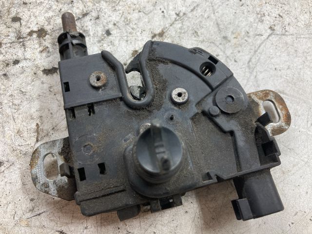 bontott FORD FOCUS II Motorháztető Zárszerkezet