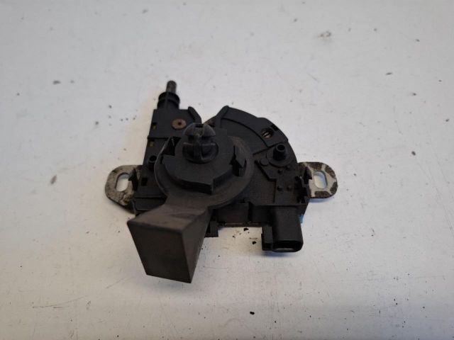 bontott FORD FOCUS II Motorháztető Zárszerkezet