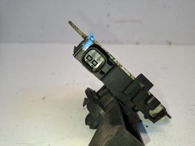 bontott FORD FOCUS II Motorháztető Zárszerkezet