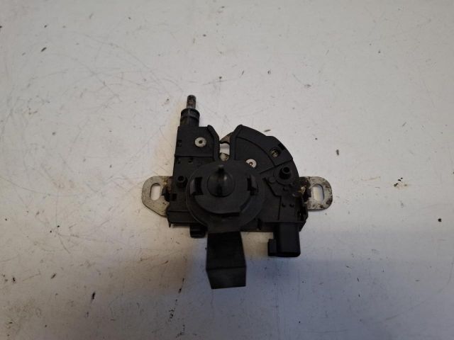 bontott FORD FOCUS II Motorháztető Zárszerkezet