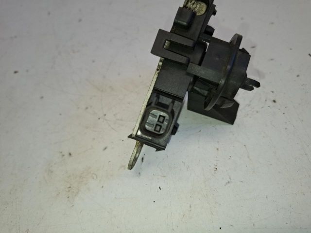 bontott FORD FOCUS II Motorháztető Zárszerkezet