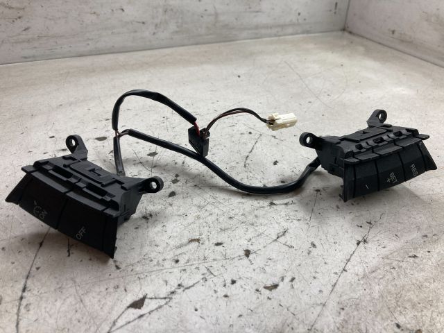 bontott FORD FOCUS II Multikormány Kapcsoló Pár