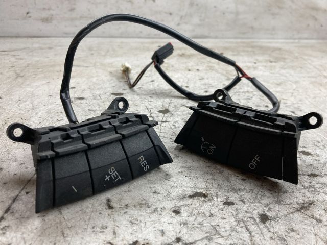 bontott FORD FOCUS II Multikormány Kapcsoló Pár