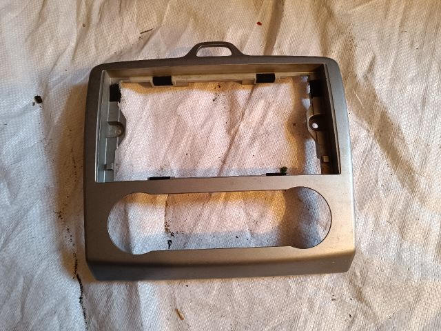 bontott FORD FOCUS II Rádió / CD Keret