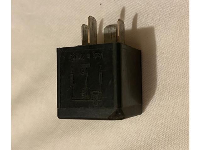 bontott FORD FOCUS II Relé