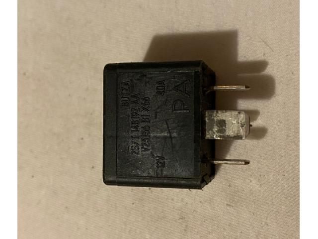 bontott FORD FOCUS II Relé