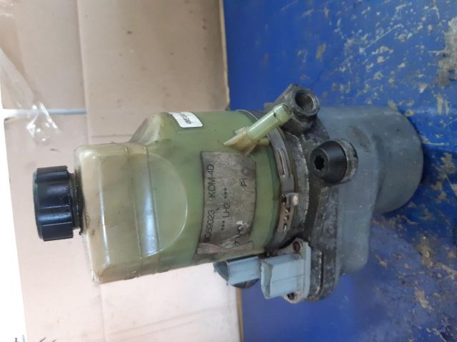 bontott FORD FOCUS II Szervóolaj Tartály