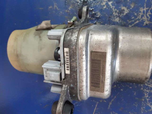 bontott FORD FOCUS II Szervóolaj Tartály