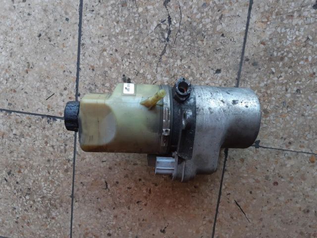 bontott FORD FOCUS II Szervóolaj Tartály