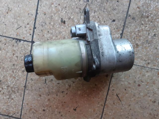 bontott FORD FOCUS II Szervóolaj Tartály