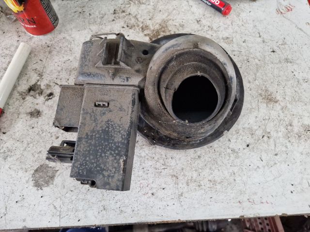 bontott FORD FOCUS II Tankajtó