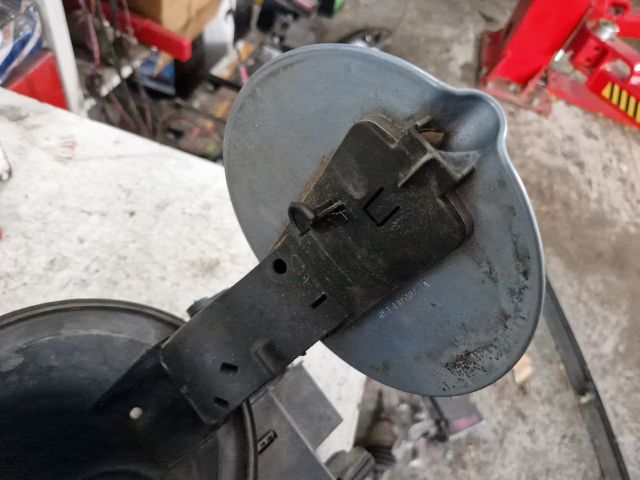 bontott FORD FOCUS II Tankajtó