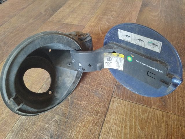 bontott FORD FOCUS II Tankajtó