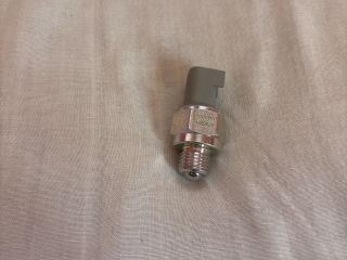 bontott FORD FOCUS II Tolatólámpa Kapcsoló