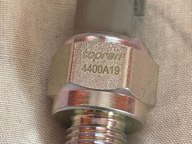 bontott FORD FOCUS II Tolatólámpa Kapcsoló