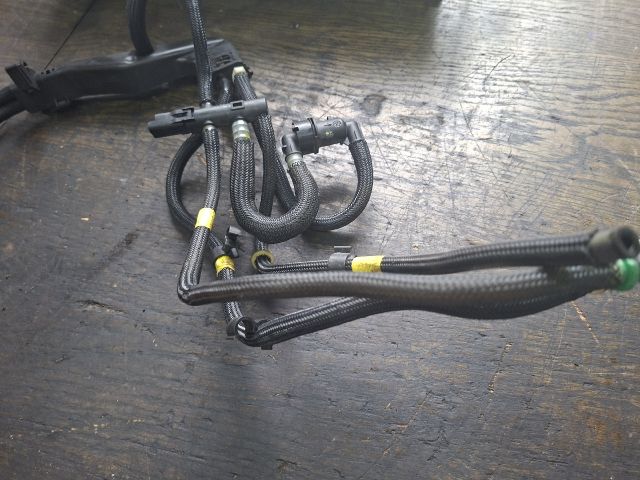 bontott FORD FOCUS II Üzemanyagcső