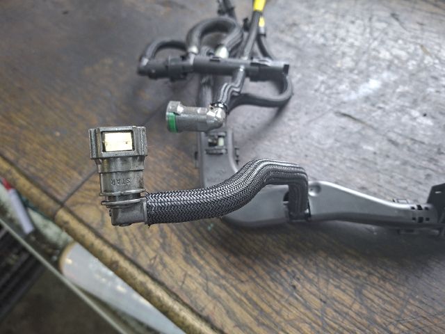 bontott FORD FOCUS II Üzemanyagcső