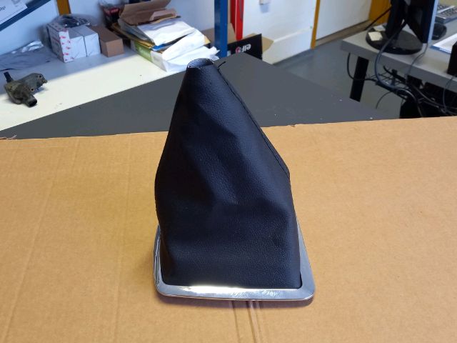 bontott FORD FOCUS II Váltószoknya