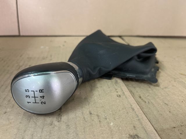 bontott FORD FOCUS II Váltószoknya