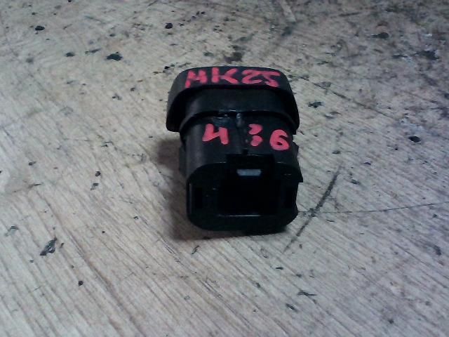 bontott FORD FOCUS II Vészvillogó Kapcsoló