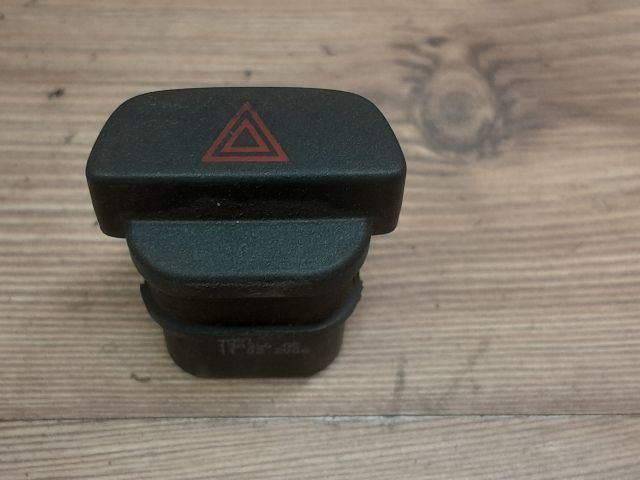 bontott FORD FOCUS II Vészvillogó Kapcsoló