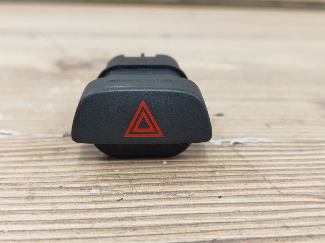 bontott FORD FOCUS II Vészvillogó Kapcsoló