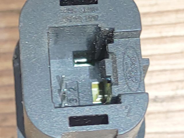 bontott FORD FOCUS II Vészvillogó Kapcsoló