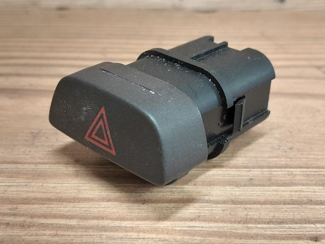 bontott FORD FOCUS II Vészvillogó Kapcsoló