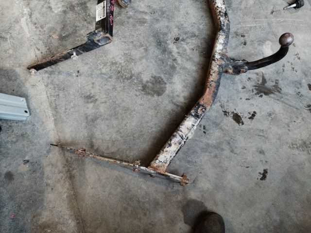 bontott FORD FOCUS II Vonóhorog